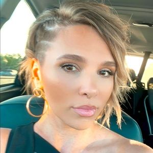 Meet your Posher, Holly